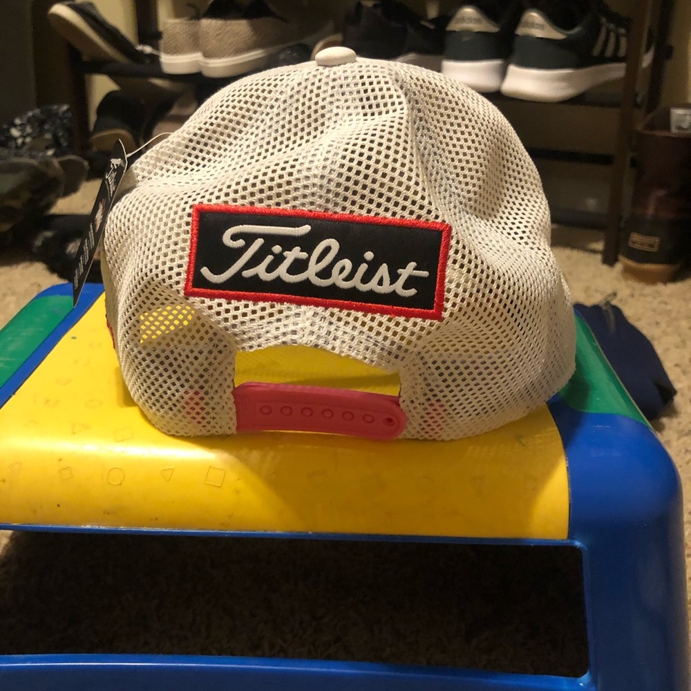 NWT Titleist Womens golf hat